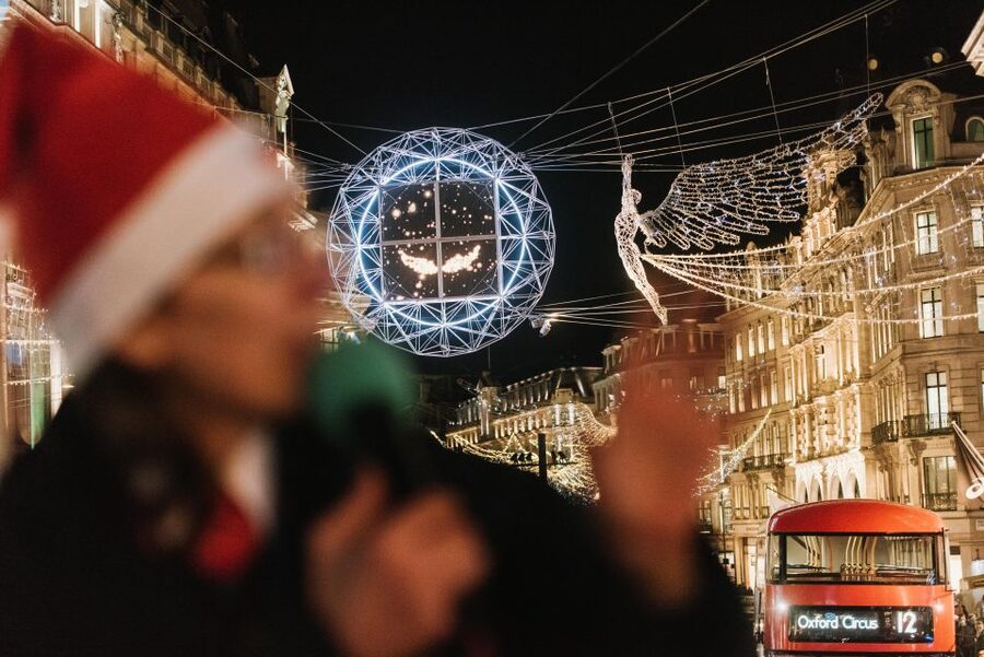 London: Tootbus Christmas Lights Tour incl walking tours - Regent Street and Piccadilly Circus: the Christmas shopping energy