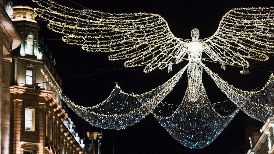 London: Tootbus Christmas Lights Tour incl walking tours - Tootbus app, Wi-Fi, and the Christmas playlist: small perks that help