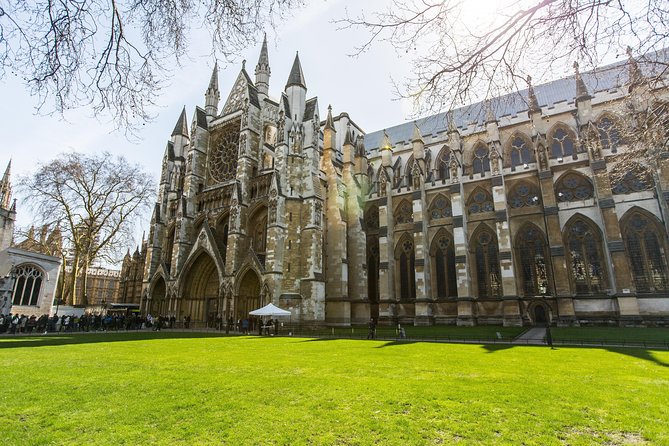 London Tootbus Hop on Hop off Bus Tour and Thames River Cruise - Using the app and hopping on without losing time