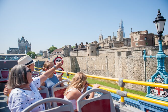 London Tootbus Kids Tour with Bespoke Live Guided Commentary - Piccadilly Circus and Downing Street: the end-of-ride wow factor