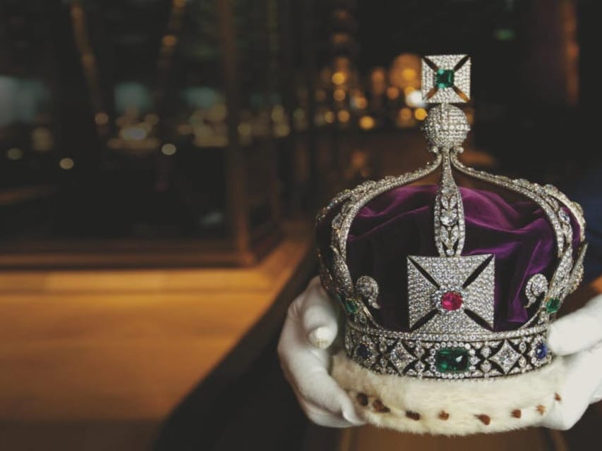 London: Top 30 Sights Walking Tour and Tower of London Entry - Pacing and Timing: What the 8 Hours Really Means