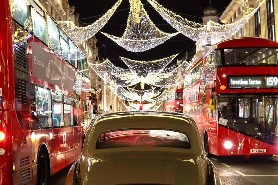 London Tour in a Vintage Rolls Royce - A restored 1950s Rolls-Royce makes London feel cinematic