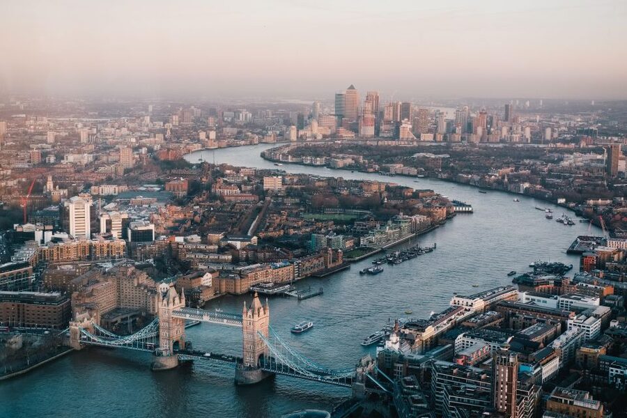 London: Tour with Private Guide - Tower of London to The Shard: walking between medieval weight and modern lines