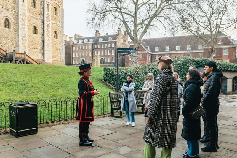 London: Tower of London Early Access w/ Beefeater and Jewels - Meeting the Beefeater at Gunpowder Plot: The Immersive Experience