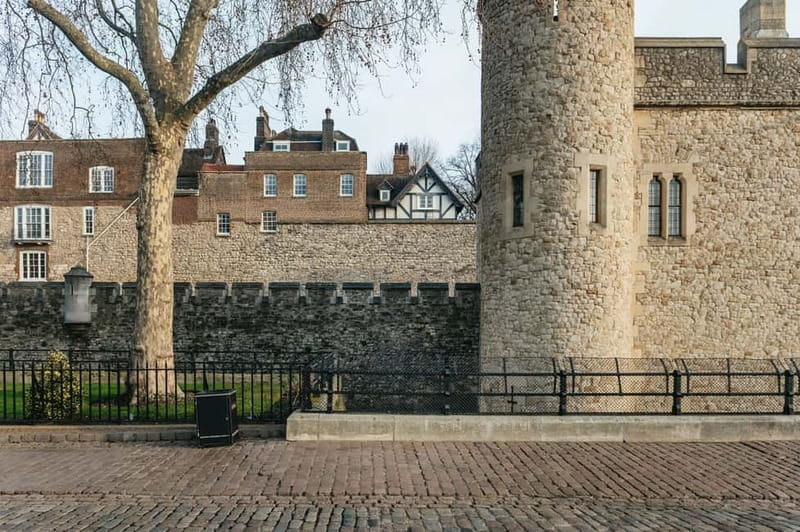 London: Tower of London Early Access w/ Beefeater and Jewels - Guy Fawkes and the trial story: why the Tower feels different