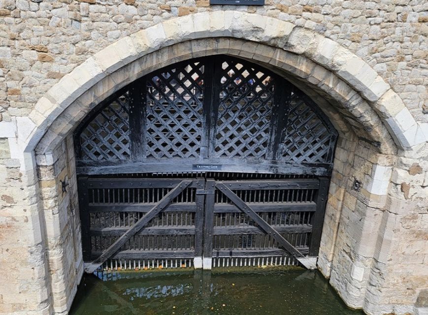 London: Tower of London Guided Tour with Boat Ride - Key highlights that make this plan work