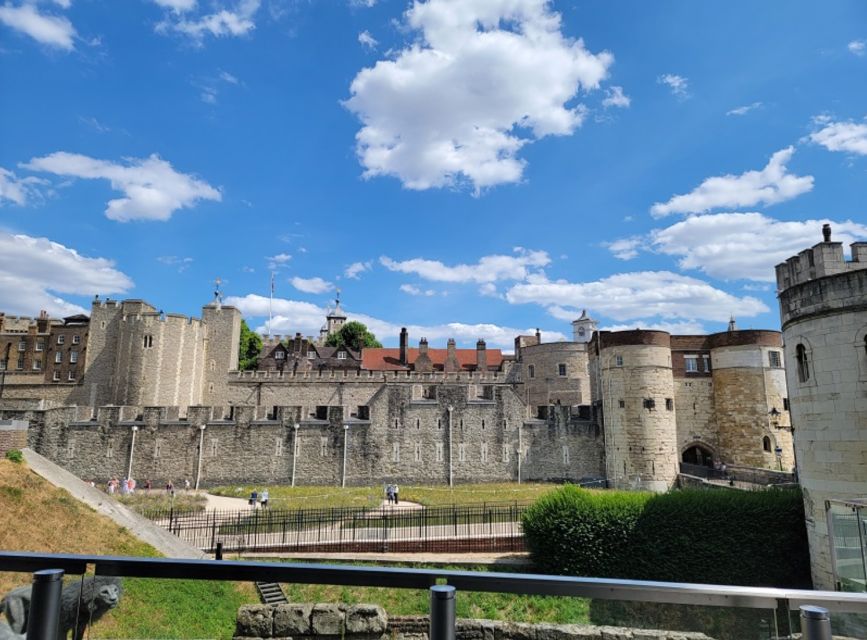 London: Tower of London Guided Tour with Boat Ride - Getting to the meeting point (and starting on time)