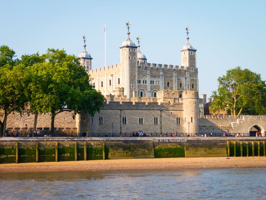 London: Tower of London Guided Tour with Crown Jewels Option - Getting started at Cheval Three Quays (and why the meeting point matters)