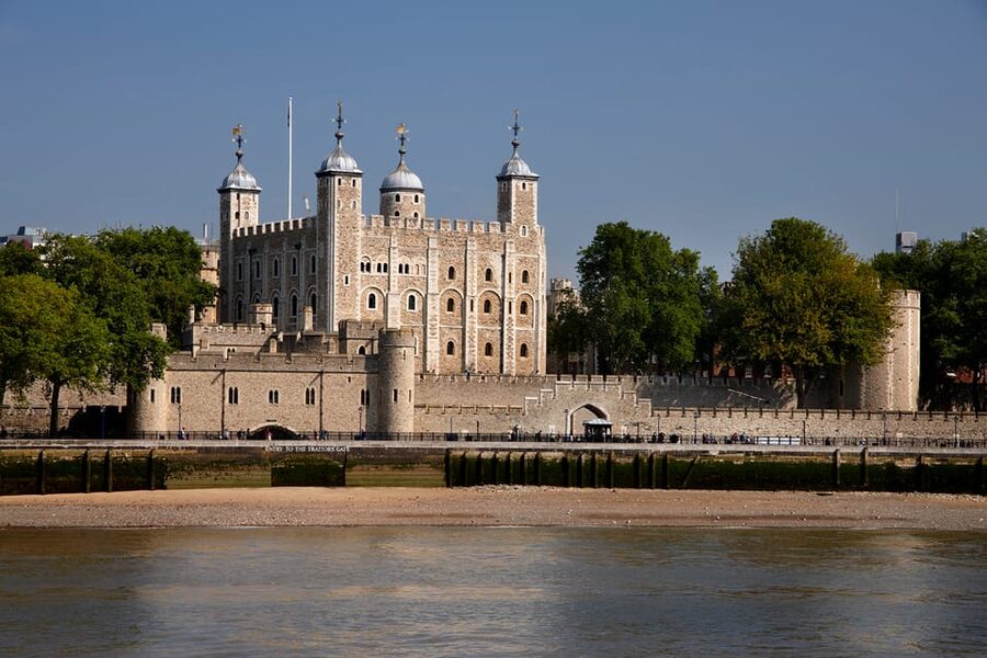 London: Tower of London, Hop-on, Hop-off Bus & River Cruise - Audio, Wi-Fi, and practical comfort on the bus