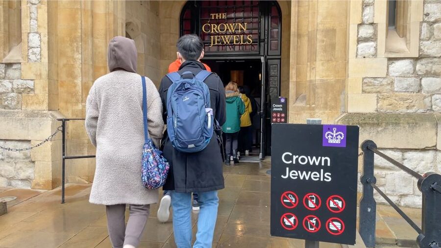 London: Tower of London Tour with Crown Jewels & Beefeaters - A Tower of London tour that actually fits your day