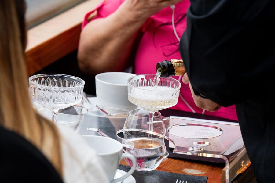 London: Traditional Afternoon Tea Tour in a Luxury Coach - Trafalgar Square to Piccadilly Circus: finishing with energy