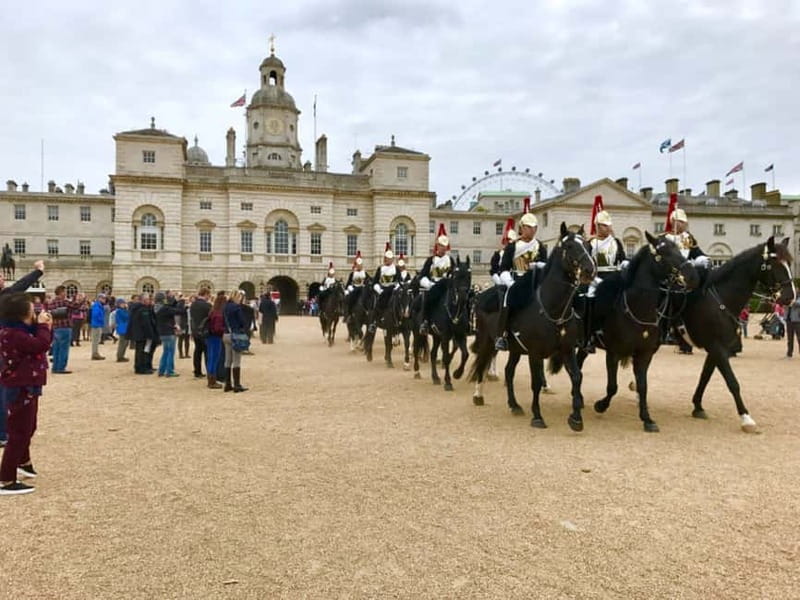 London: Ultimate One-Day Tour with Tower, Abbey & Cruise - Trafalgar Square Lunch Break: How to Make This Pause Work