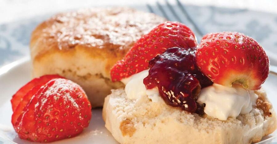 London Vintage Bus Tour and Cream Tea at Harrods - St. Paul’s Cathedral: Wren’s masterpiece, plus royal and historic links