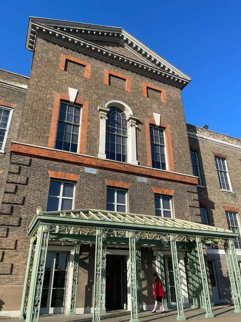 London: VIP Kensington Palace Gardens Tour & Royal High Tea - Kensington Gardens and the Cradle Walk to the Sunken Garden