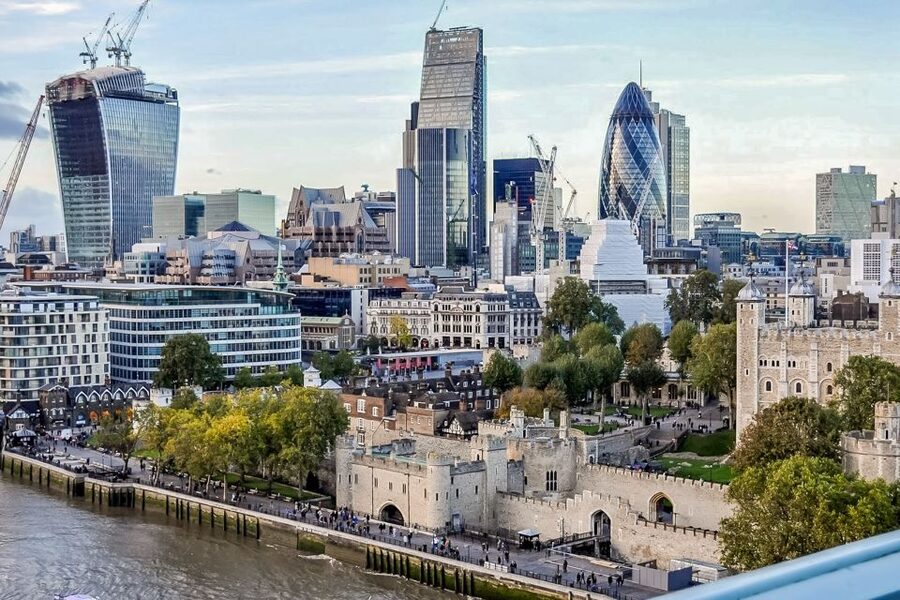London: VIP Tower of London & Tower Bridge Early-Access Tour - The main Tower of London walk: guided, but not micromanaged