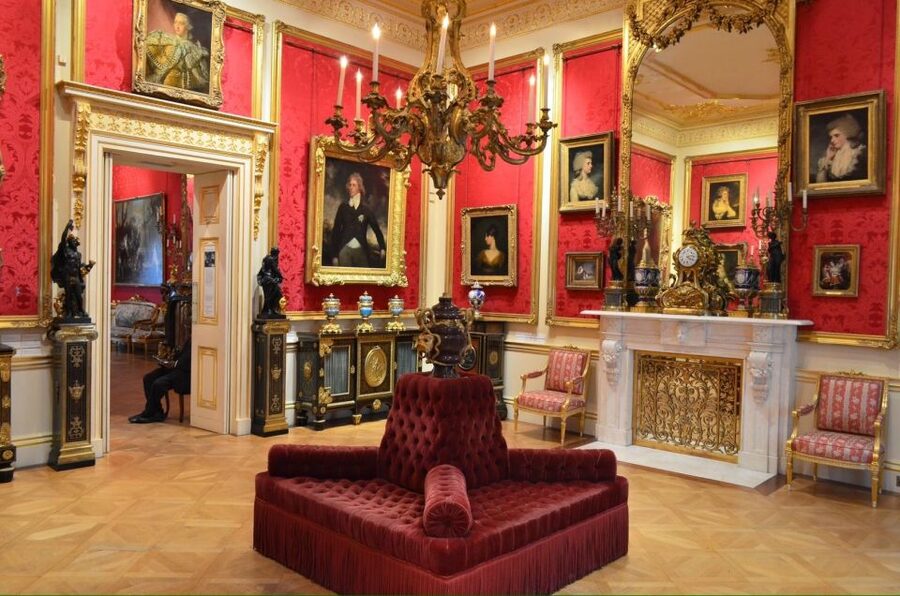 London: Wallace Collection & National Gallery Private Tours - Hertford House treasures: French paintings, Boucher, and the Sevres effect