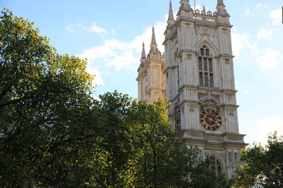 London: Westminster Abbey Priority Access & Guided City Tour - Audioguide freedom: how to actually enjoy the Abbey (not just get through it)