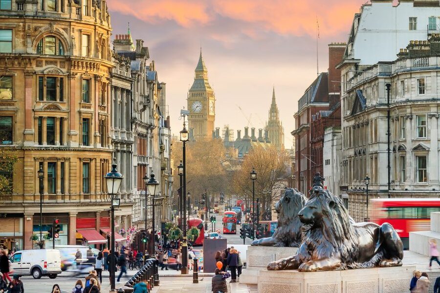 London: Westminster Abbey Skip-the-line Entry & Guided Tour - Group tour option (4 hours): Blue Badge guidance, smaller pace, one-language commentary