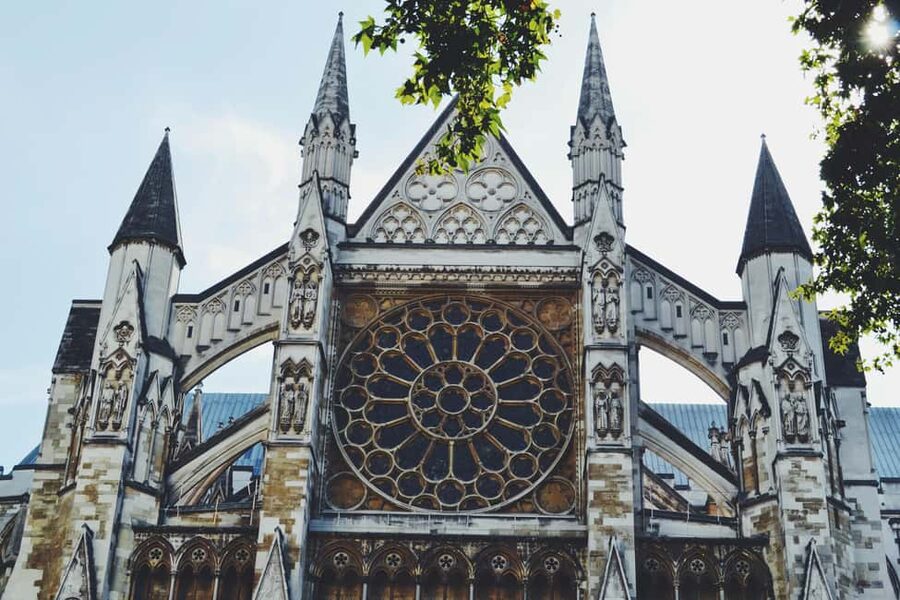 London: Westminster Abbey Tour with a Royal Heritage Guide - What to expect from the guide experience (and why names keep coming up)