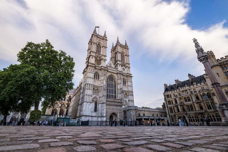 London: Westminster Abbey Tour with Guard Change & Big Ben - When the ceremony swaps: King’s Life Guard Change and Horse Guards Parade