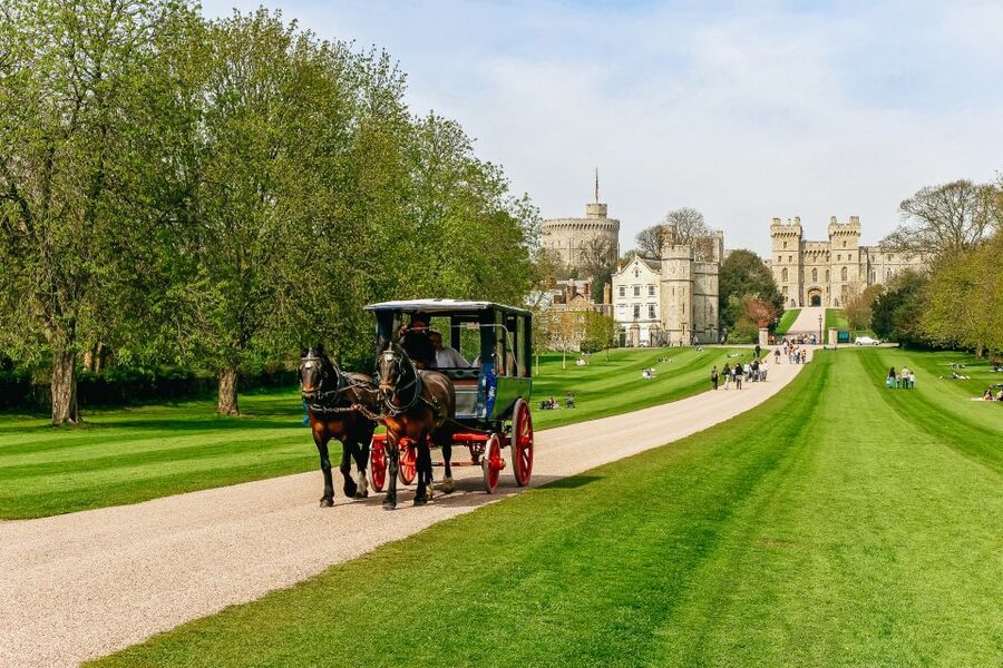 London: Windsor, Stonehenge, Bath, and Roman Baths Day Trip - The smart way to see Windsor, Stonehenge, and Bath from London