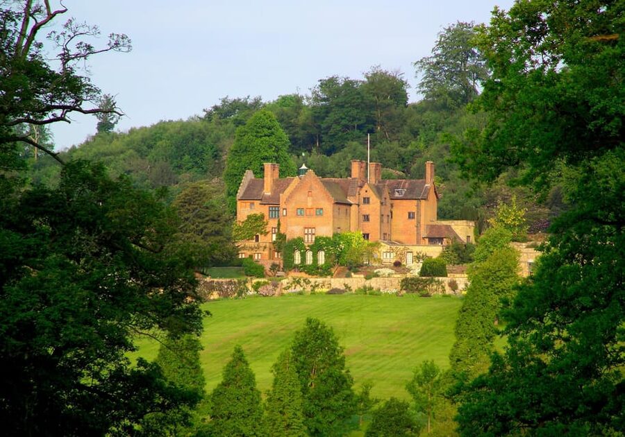 London: Winston Churchill Family Home with Transportation - Key highlights you’ll care about