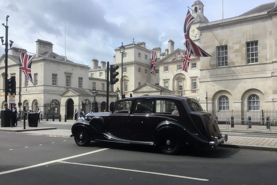 London: Winston Churchill Walking Tour with War Rooms Ticket - The Churchill statue story and a smart nearby pub plan