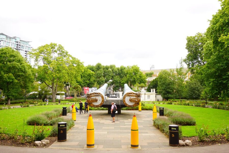 London: World War II History in London Private Guided Tour - The Cenotaph and Westminster Palace Exteriors: Remembrance and the Cost of Bombing