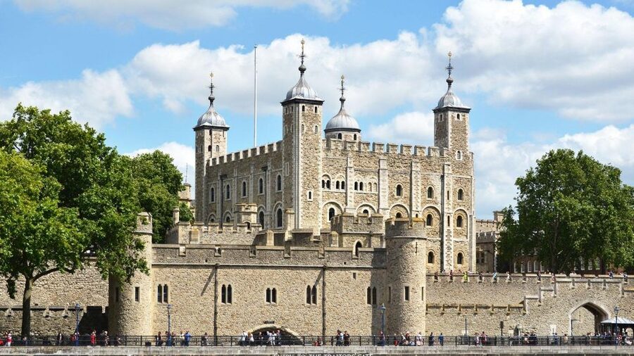 Londra Audioguide - TravelMate app for your smartphone - Parks and a classic London skyline: Hyde Park, London Eye, Tower Bridge