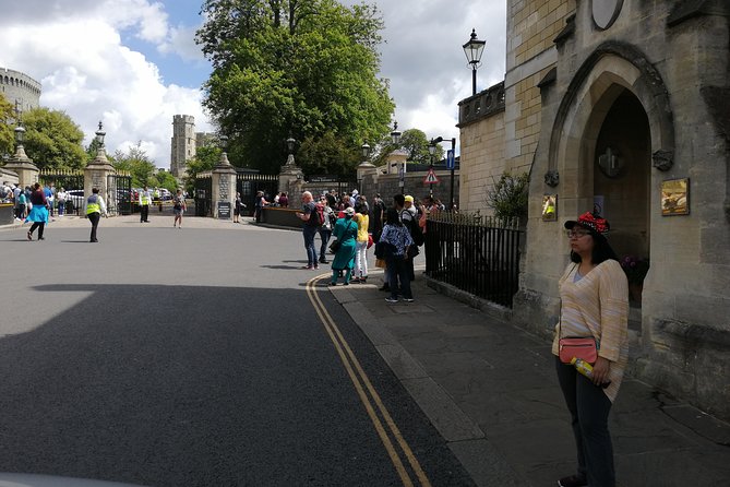 Luxury Private Day Hire London-London Stopover at Windsor & Hampton Court Palace - Windsor town plus the royal vibe: what to do with your spare minutes