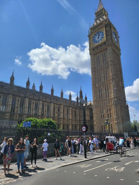 Luxury Private Tour in London with Lunch - London Eye from the ground: views, timing, and that classic snack stop