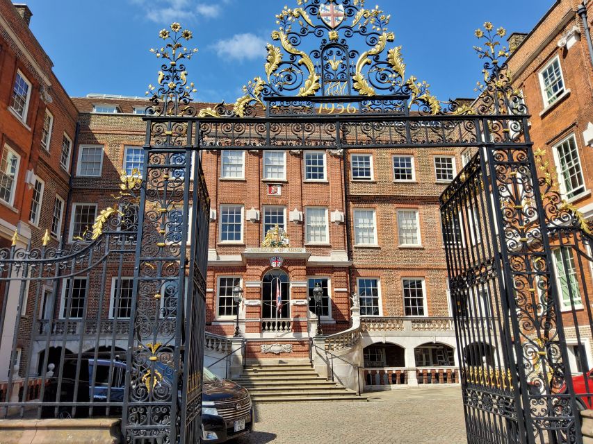 Luxury Private Tour in London with Lunch - Lunch at a traditional British restaurant, then a cafe finish with classic treats