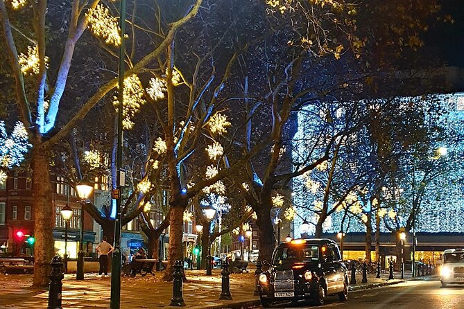 Magical Christmas Lights in London: Private Black Cab Tour - Bond Street and Carnaby Street: performers, neon, and easy photo planning