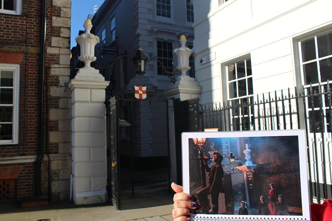 Mary Poppins Small Group Walking Tour of London - Stop 1: Royal Exchange and the Bank area as your “tuppence” moment