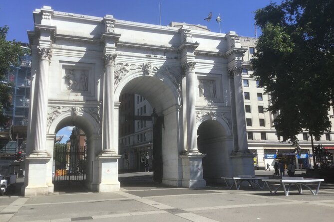 Mayfair and Belgravia Private Walking Tour - Mayfair and Belgravia on foot: the point of this tour