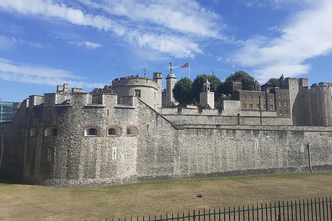 Medieval History Walking Tour from The Tower of London - Price and value: why $25 can work if you want direction