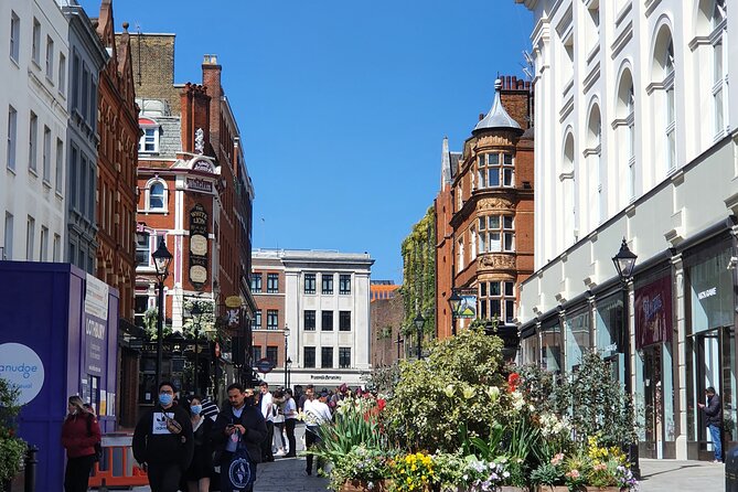 Misfits of Covent Garden Walking Tour - Stop 3: Jubilee Market and trader-run London nightlife