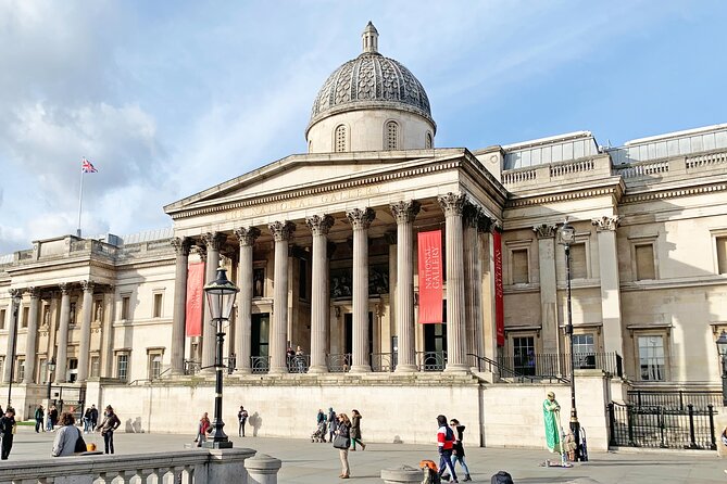 National Gallery of London Guided Tour for children and families with kids friendly guide - Trafalgar Square meeting point: smooth start for families