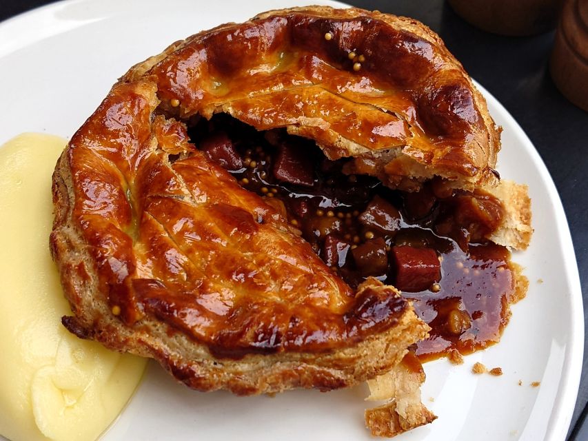 No Diet Club - Best food Tour in East London - The walk between markets: landmarks plus food-focused tips