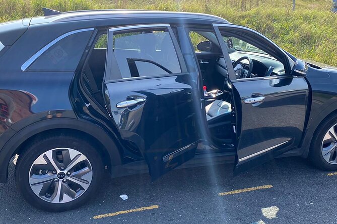 One Way Taxi Transfer from Heathrow Airport to Gatwick Airport - Heathrow to Gatwick, minus the travel headache