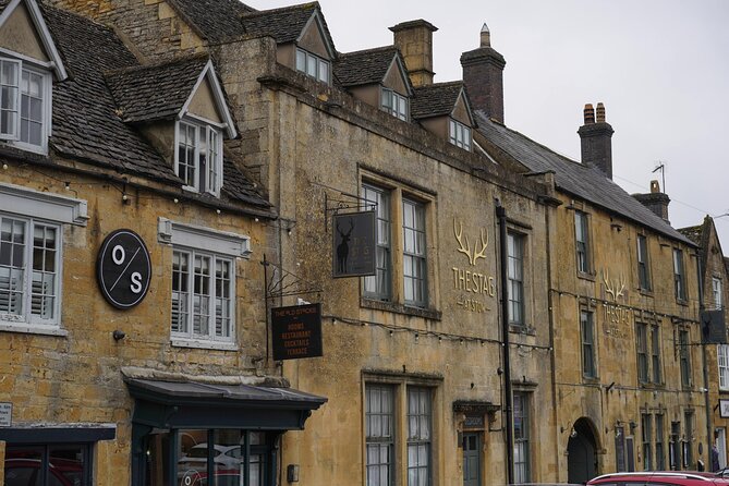Oxford and Cotswolds Tour with Country Pub Lunch from London - Burford: stone houses, a river valley, and the Woolsack tombs