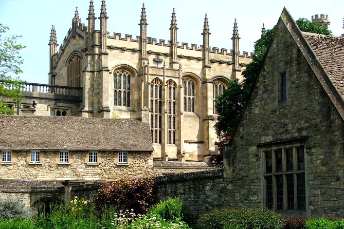 Oxford by Rail Day Tour with Harry Potter Insights Tour - Free Return Stop at Bicester Village: Shopping With a Time Box