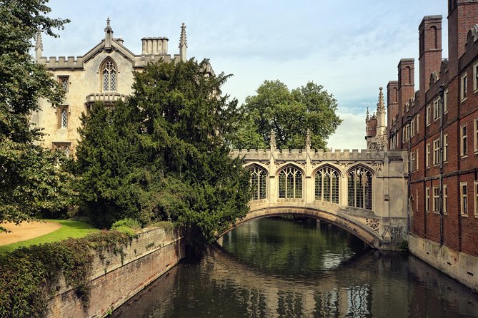 Oxford & Cambridge Universities Tour - Coach Comfort, Wi‑Fi, and Vox Headsets: The Real Difference Maker