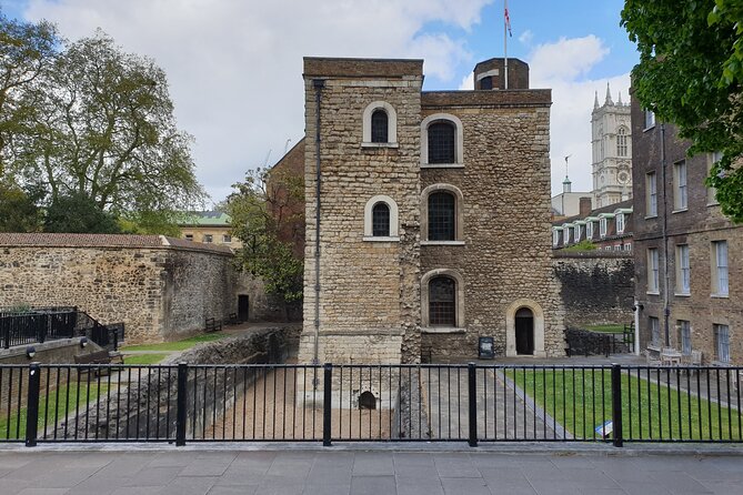 Palaces, Parliament & Power: A Walking Tour of London's Royal City - St. James’s Park, Buckingham Palace, and St. James’s Palace: The Royal Walk Ends Strong