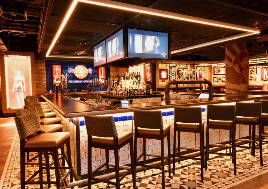 Picadilly Circus: Hard Rock Cafe Set Menu Lunch or Dinner - The in-room experience: memorabilia walls, fast service, and real atmosphere