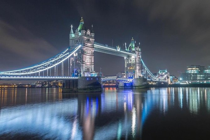Private 2-Hour Night Tour of London in an Iconic Black Cab - London Bridge: Where You Start With a Story (and Easy Night Photos)