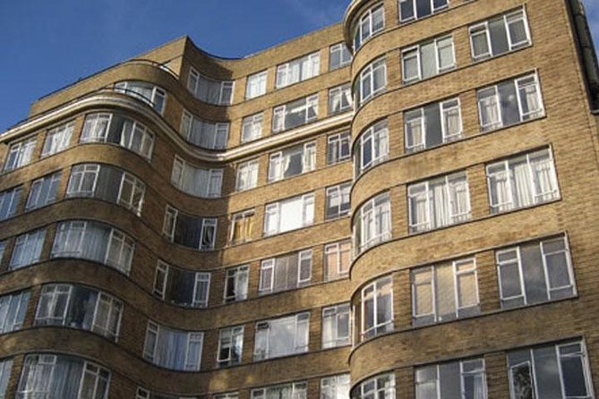 Private 3 hour Poirot Tour of London by Black Taxi - The Whitehaven Mansions moment: Florin Court for the photo