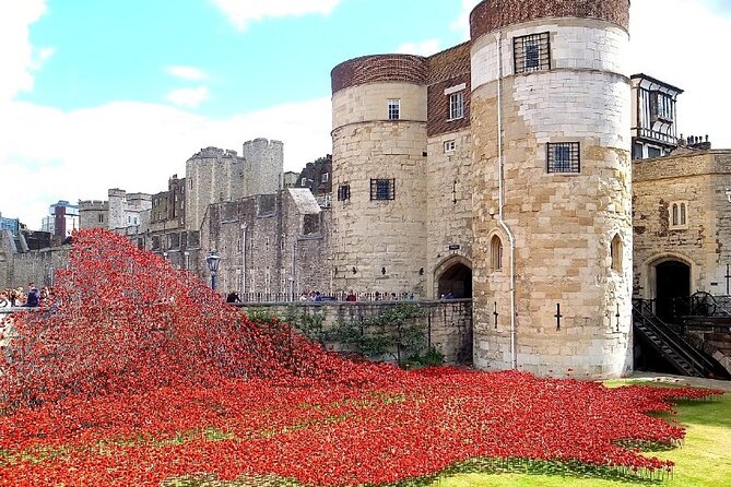 Private 3-hour Tour of The Iconic Tower of London & Tower Bridge - Tower of London in 1 hour: Crown Jewels and the core royal narrative