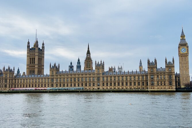 Private 5-Hour London Tour with Pickup – Explore Iconic Landmarks - Trafalgar Square to Big Ben: classic postcard London, fast
