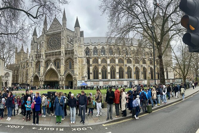 Private 5-Hour London Tour with Pickup – Explore Iconic Landmarks - London Eye walk and the Buckingham Palace area
